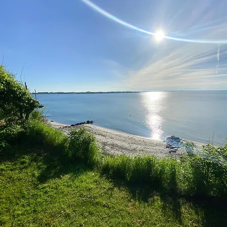 Summer House With Sea View And Private Hébergement de vacances *